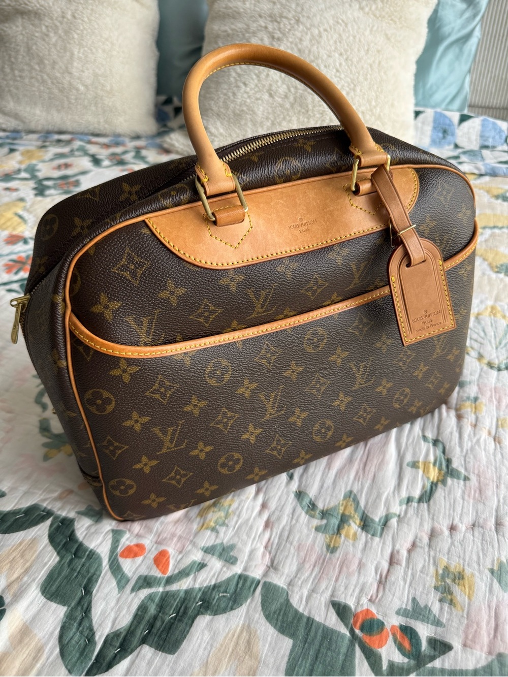 Louis Vuitton Deauville Monogram Canvas Bag with Zipper and Pockets